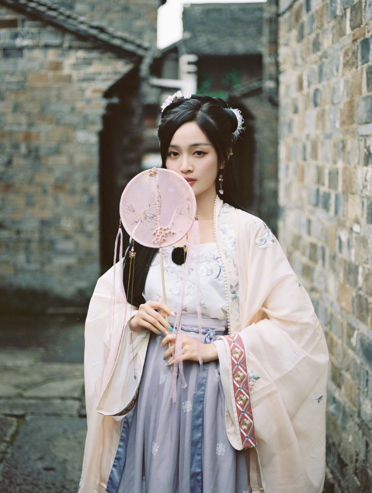 被嘲"土姐"的吴宣仪,这次居然这么好看,穿上汉服仙气又温婉