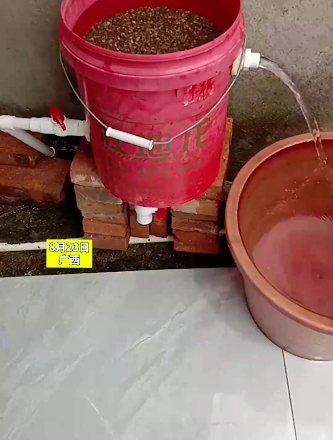 男子自制山泉水过滤桶,效果秒杀市面上的过滤器