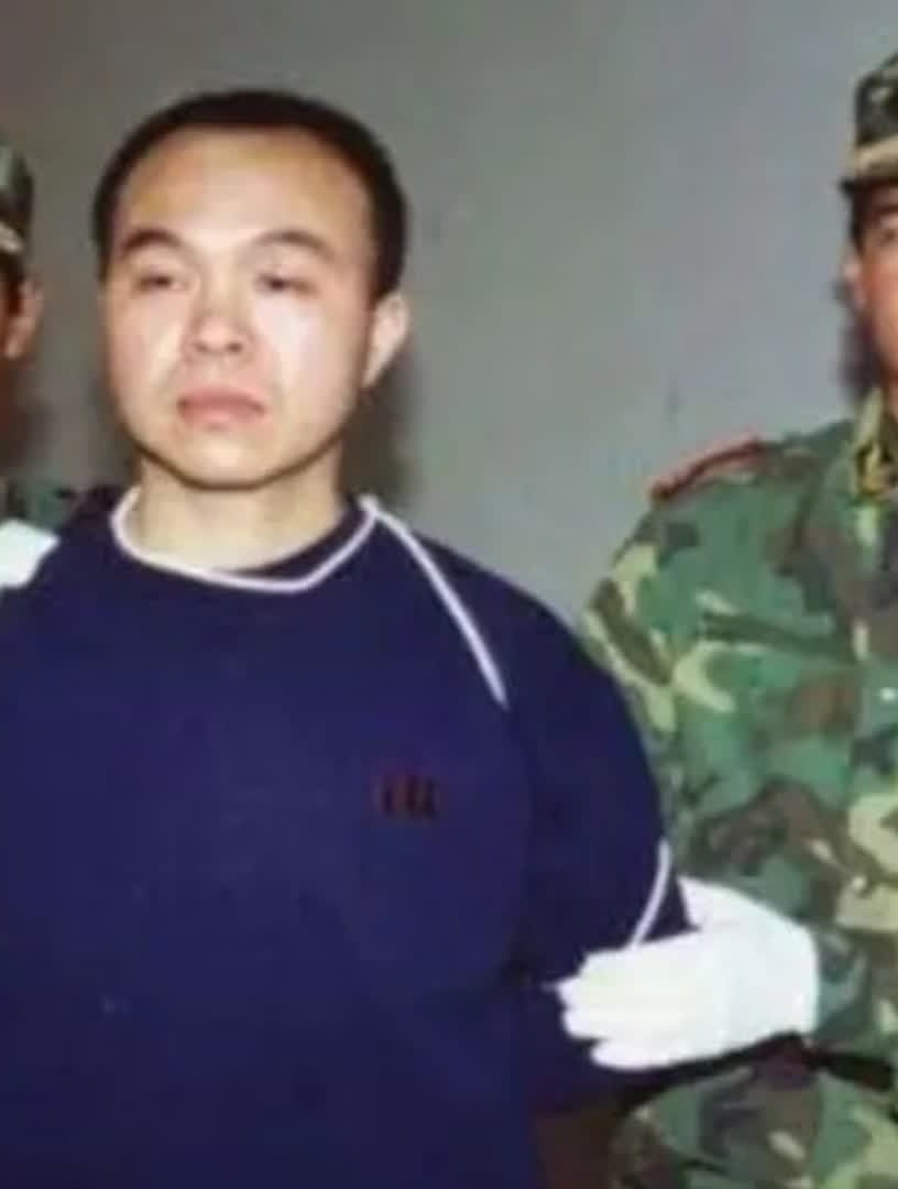1999年,五名死刑犯执行死刑的真实影像,临刑前几人全程笑语相迎-度小