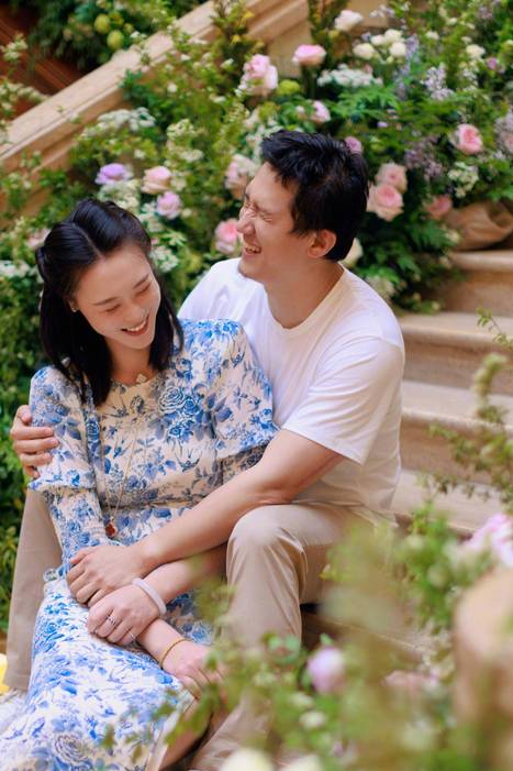 排球女神惠若琪妈妈和婆婆现身,60岁生活低调,身价数亿