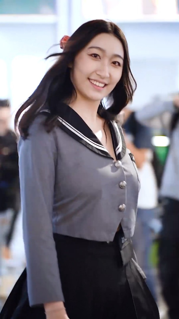 小玉玉爱拍摄从哭着控诉到笑着对待