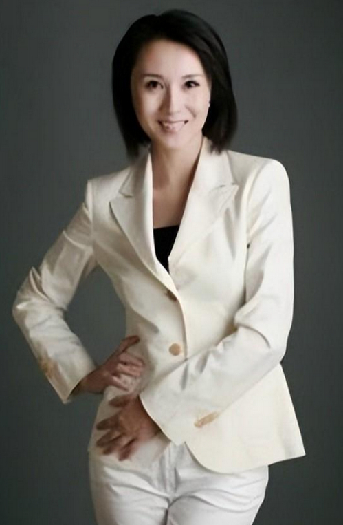 气象一姐裴新华:生在名医世家,全家都很优秀,机缘巧合当上主持