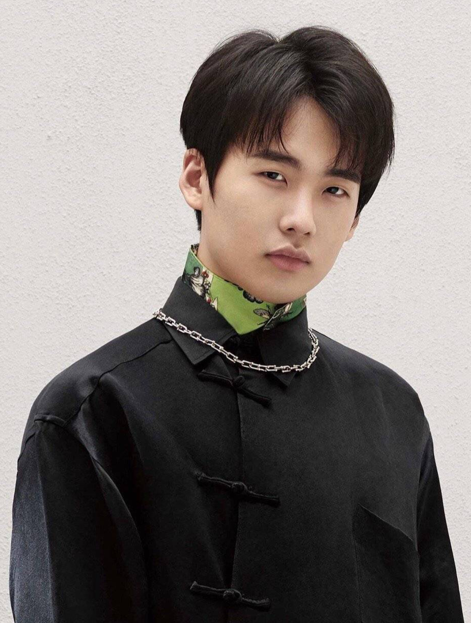 父亲对孩子的影响有多大?挫折教育长大的郭麒麟,童年有多悲惨2-度小视