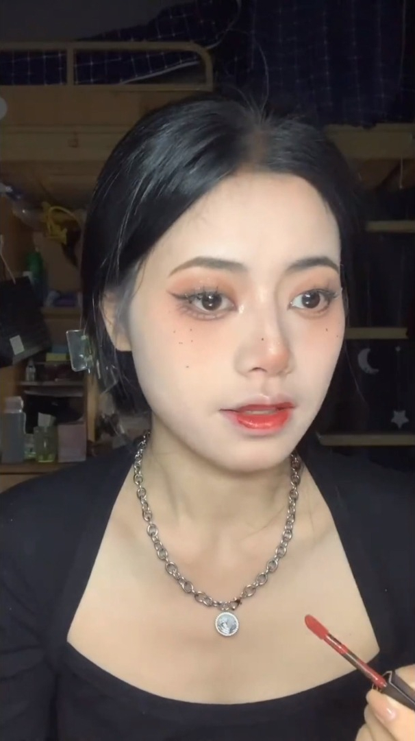 单眼皮女孩|轻厌世姐姐妆 社恐消散