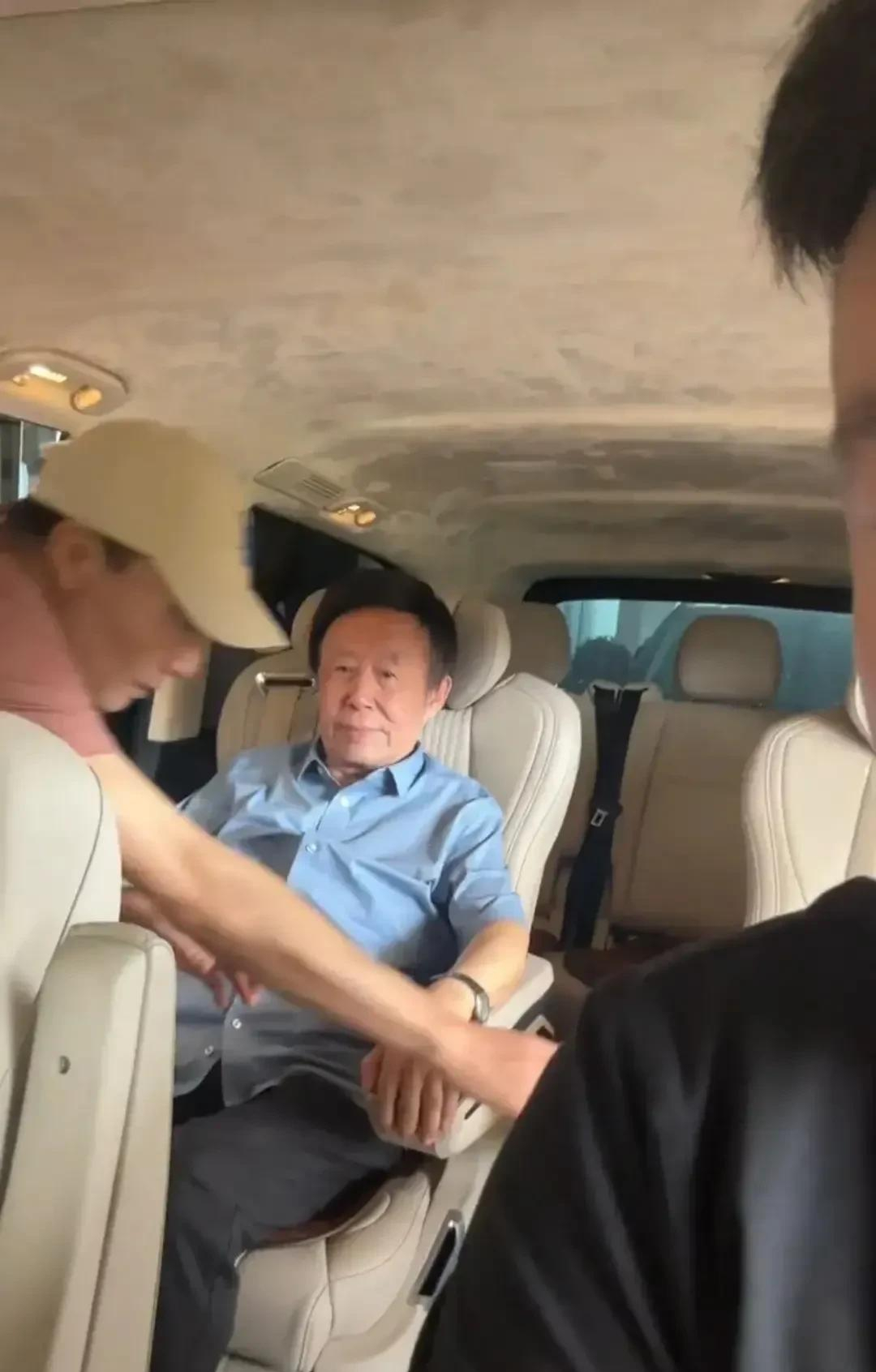 81岁田连元坐轮椅出行,身体瘦弱状态差,儿子车祸去世受打击