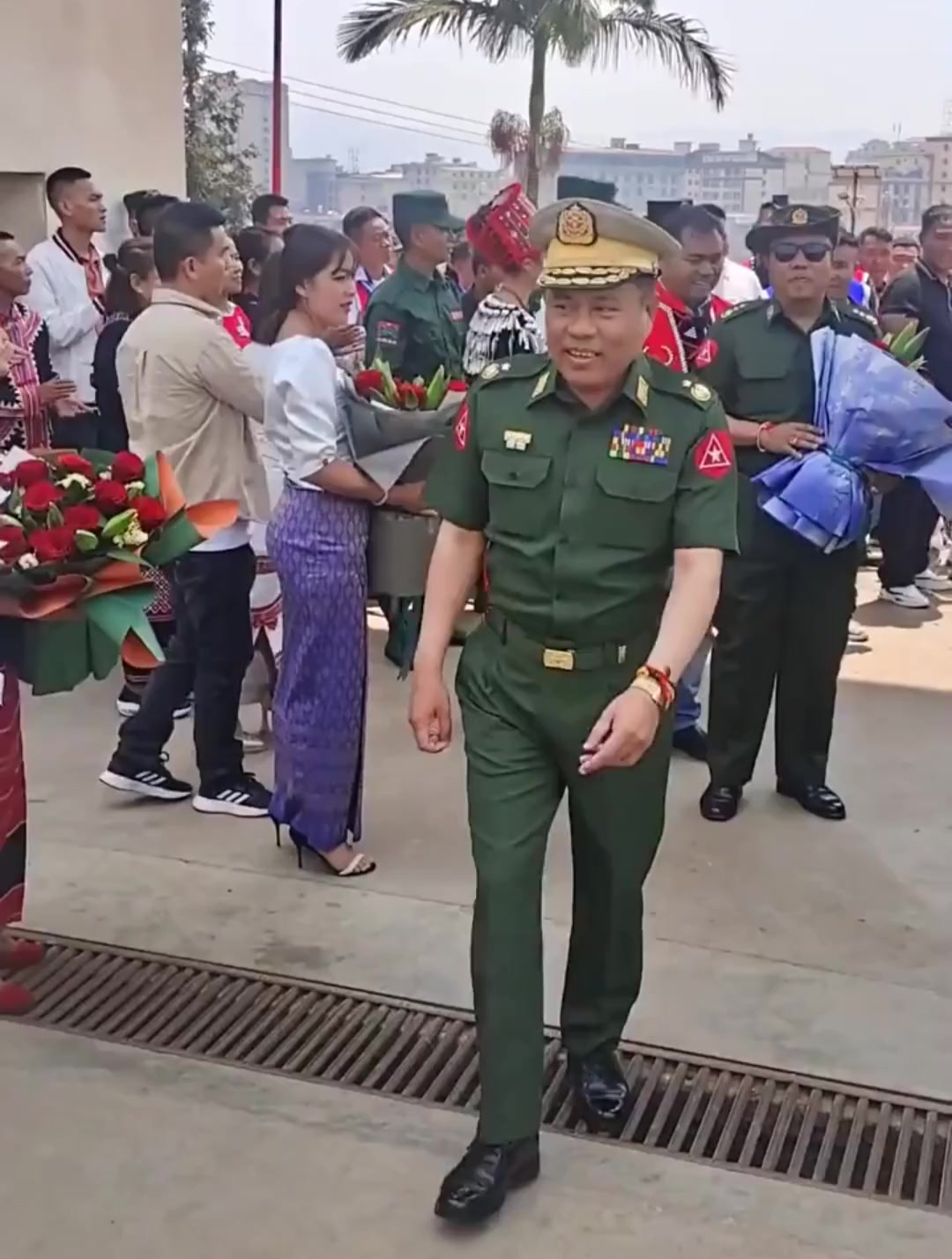 缅甸佤邦二号人物,在猛波接见缅甸景栋军区司令,安保安排的到位