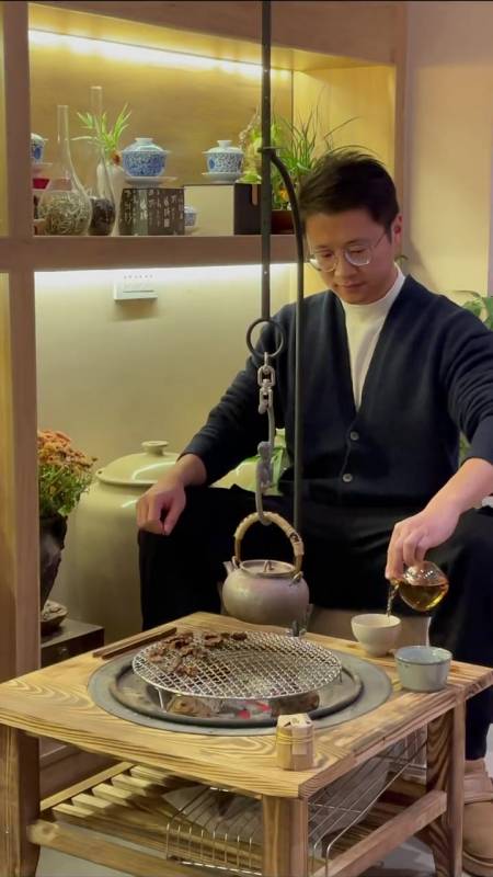 独自一人喝茶时,你的心里在想啥-度小视