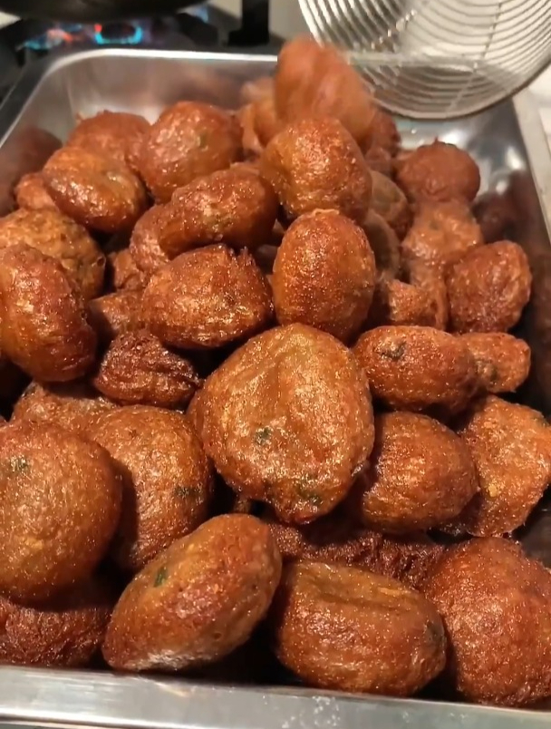 分享一道我们客家人的美食,老家话叫"薯包"你们那也这样吃吗?