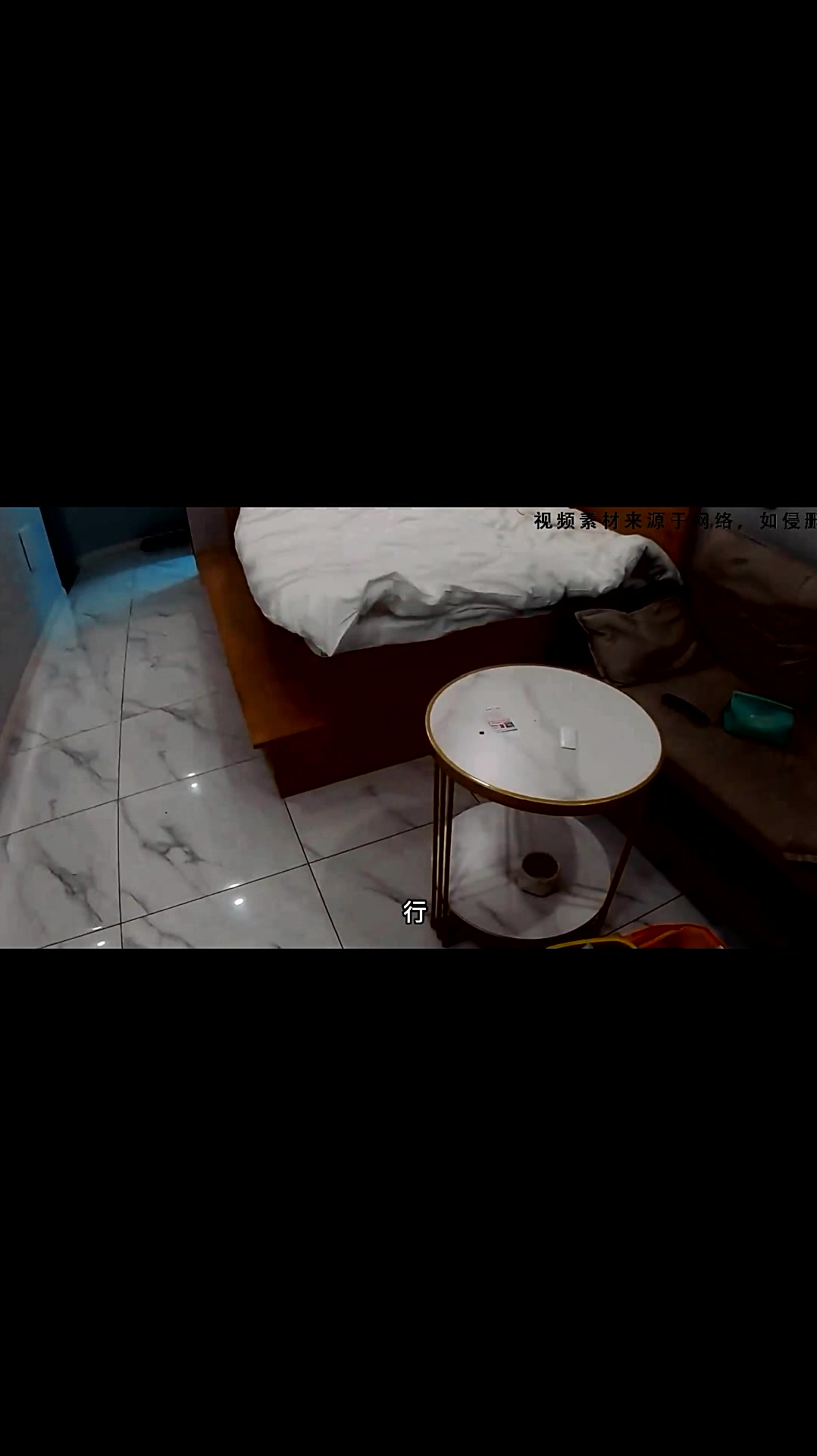 油腻男房东:小情侣退房,出来玩还吃的外卖,也太随意了吧!