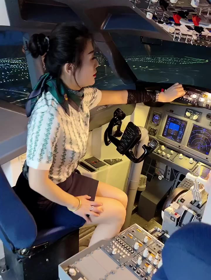 最美女机长,别说男人了,女人看了也喜欢!