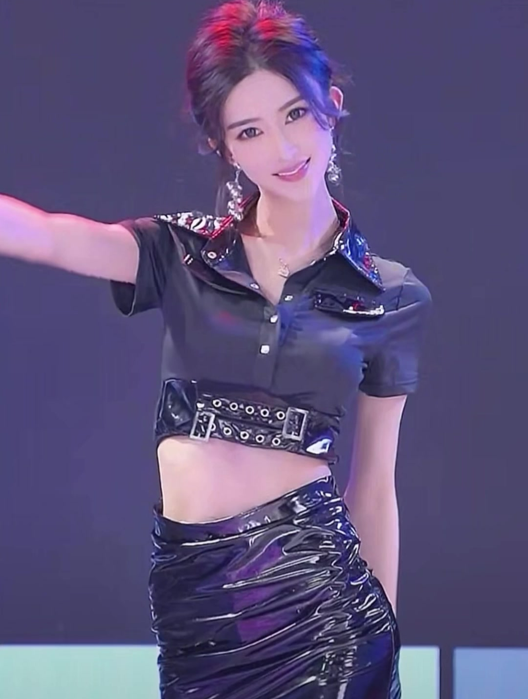 穿着小皮裙的姐姐跳舞太好看了