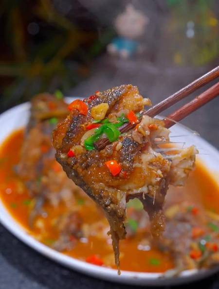 香辣紫苏鲫鱼家庭版做法做出来香辣有味好吃还下饭