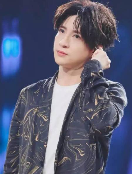 "绝世男人"薛之谦:离婚净身出户后创业,日入105万身价超李晨1-度小视