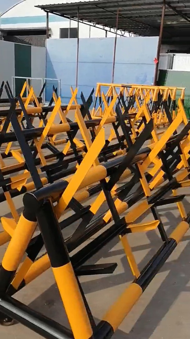 隔离区域拦车路障 带刺手推可移动护栏-度小视