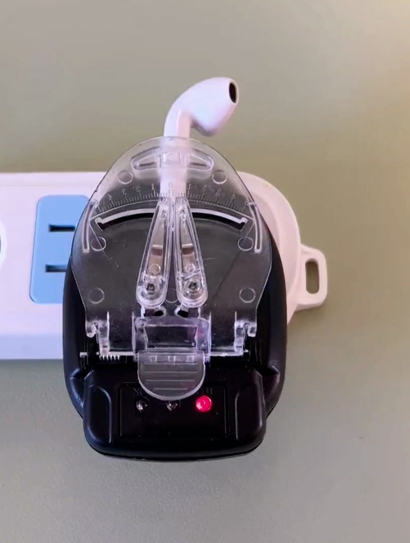 不愧是万能充,连蓝牙耳机都能充上电-度小视