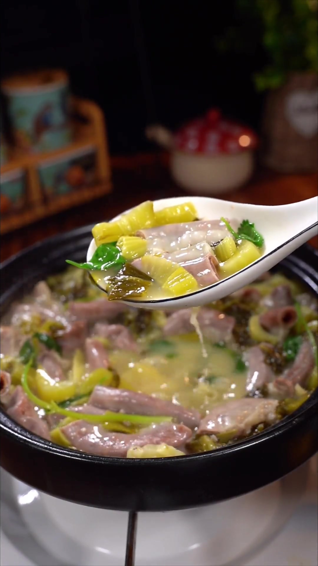 潮汕特色开胃菜酸菜粉肠煲好吃到汤和渣都不剩你也做来试试