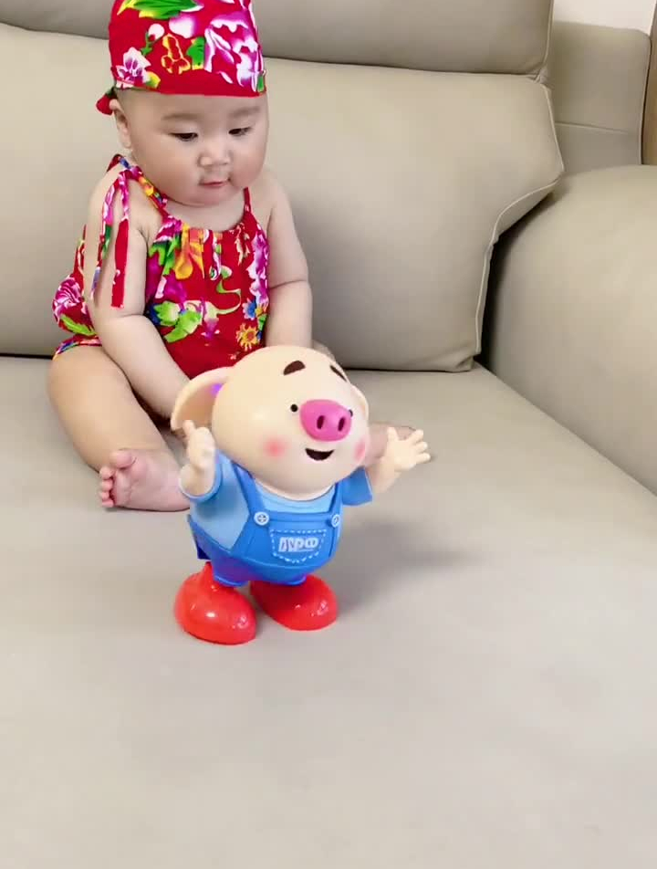 老公花了29给儿子买的会跳舞的猪小屁硅胶的耳朵会发光-度小视