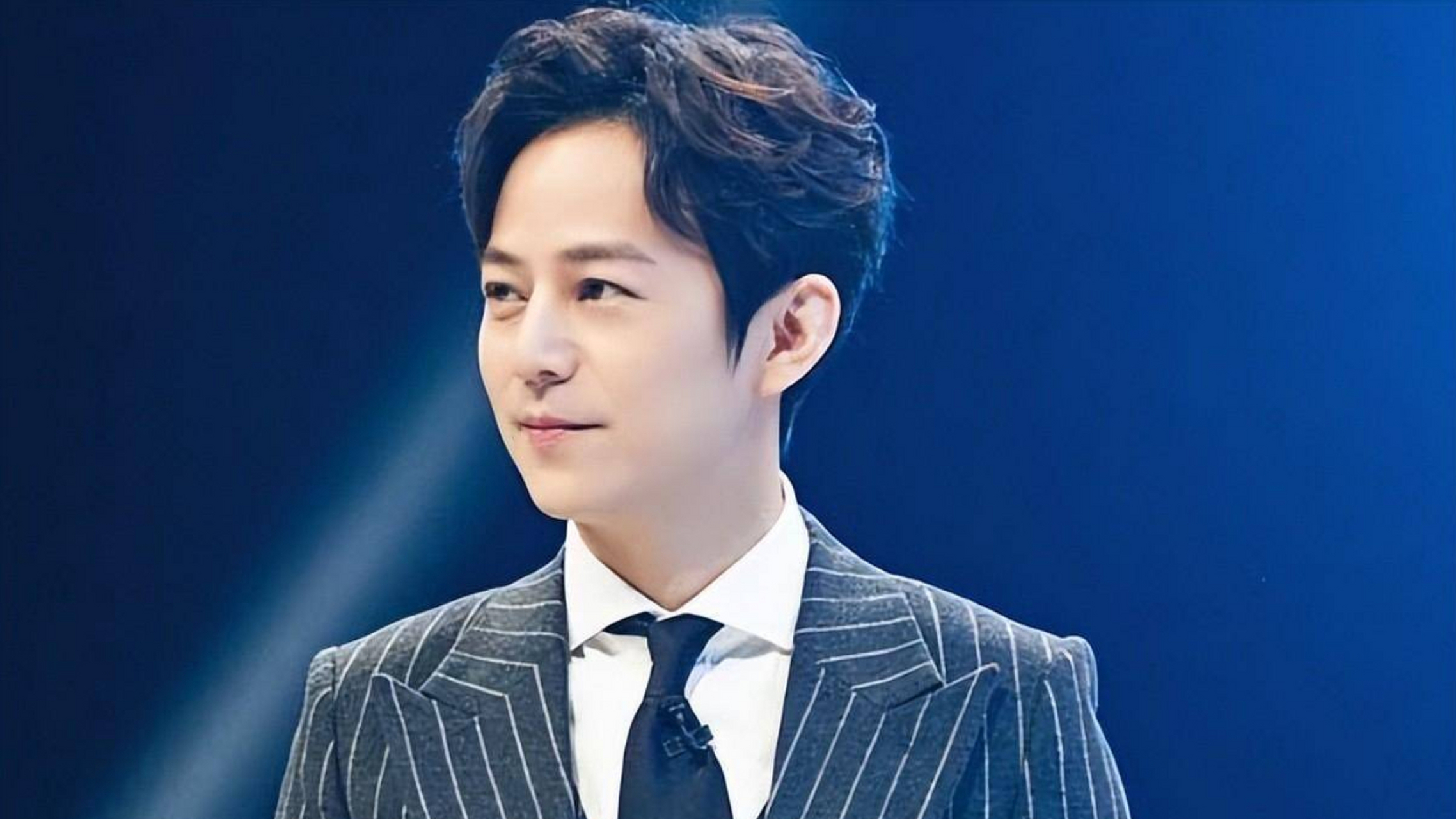 主持人何炅被实名举报拖欠保姆工资,双方闹上法庭 大家都知道何炅是个