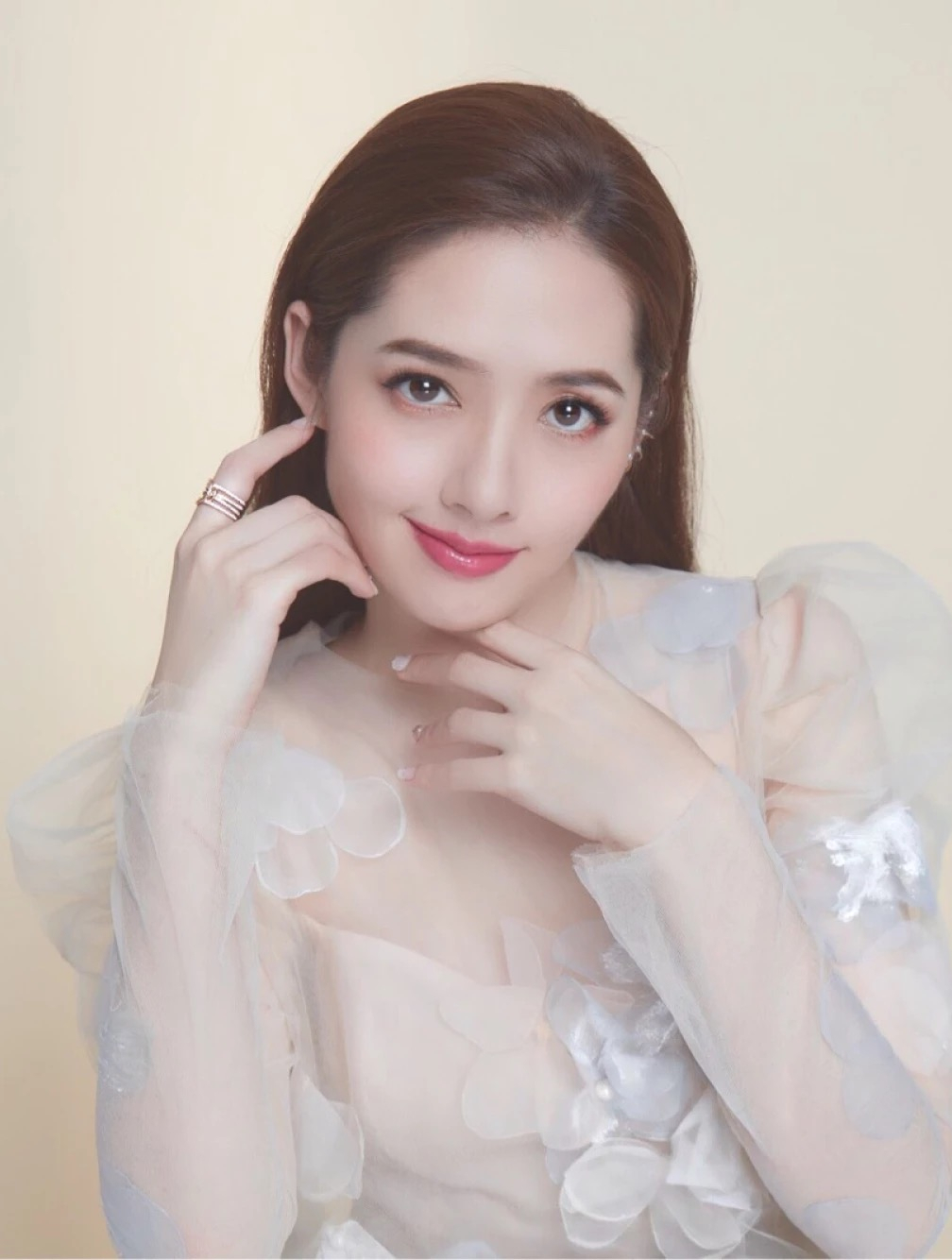 娱圈女星都是傻白甜?郭碧婷犀利警告网红,倪妮抢镜真有一套7-度小视