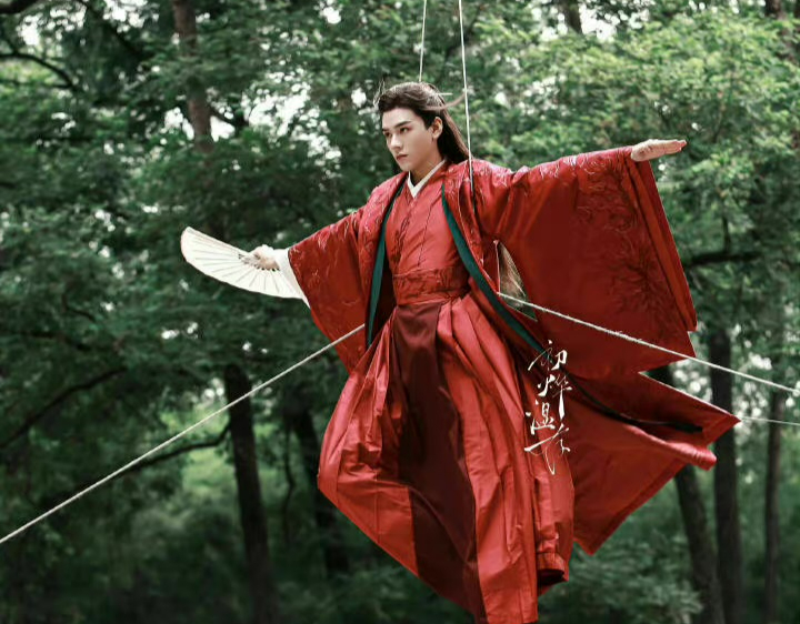 考古龚俊鬼谷谷主红衣定妆照,他的温客行当真经典!