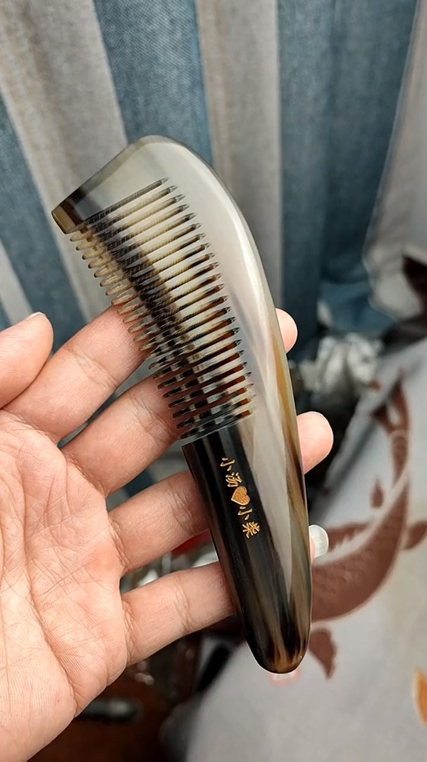 "一梳百顺",牛角梳是用什么做的?