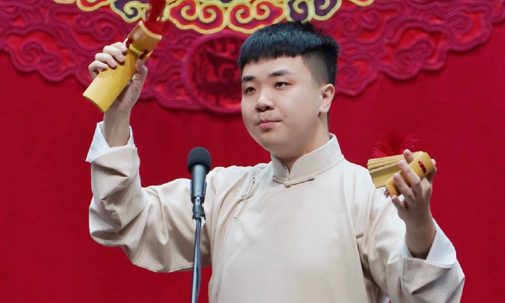 郭德纲关注他的微博,张云雷跟他合影,德云社的朱鹤松要被力捧