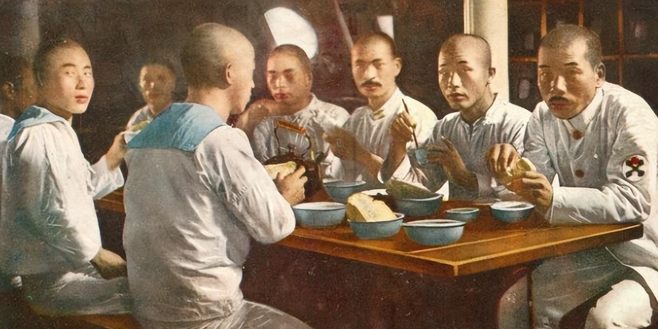 二战伙食:日本海军的日式咖喱饭,战后成为国民美食