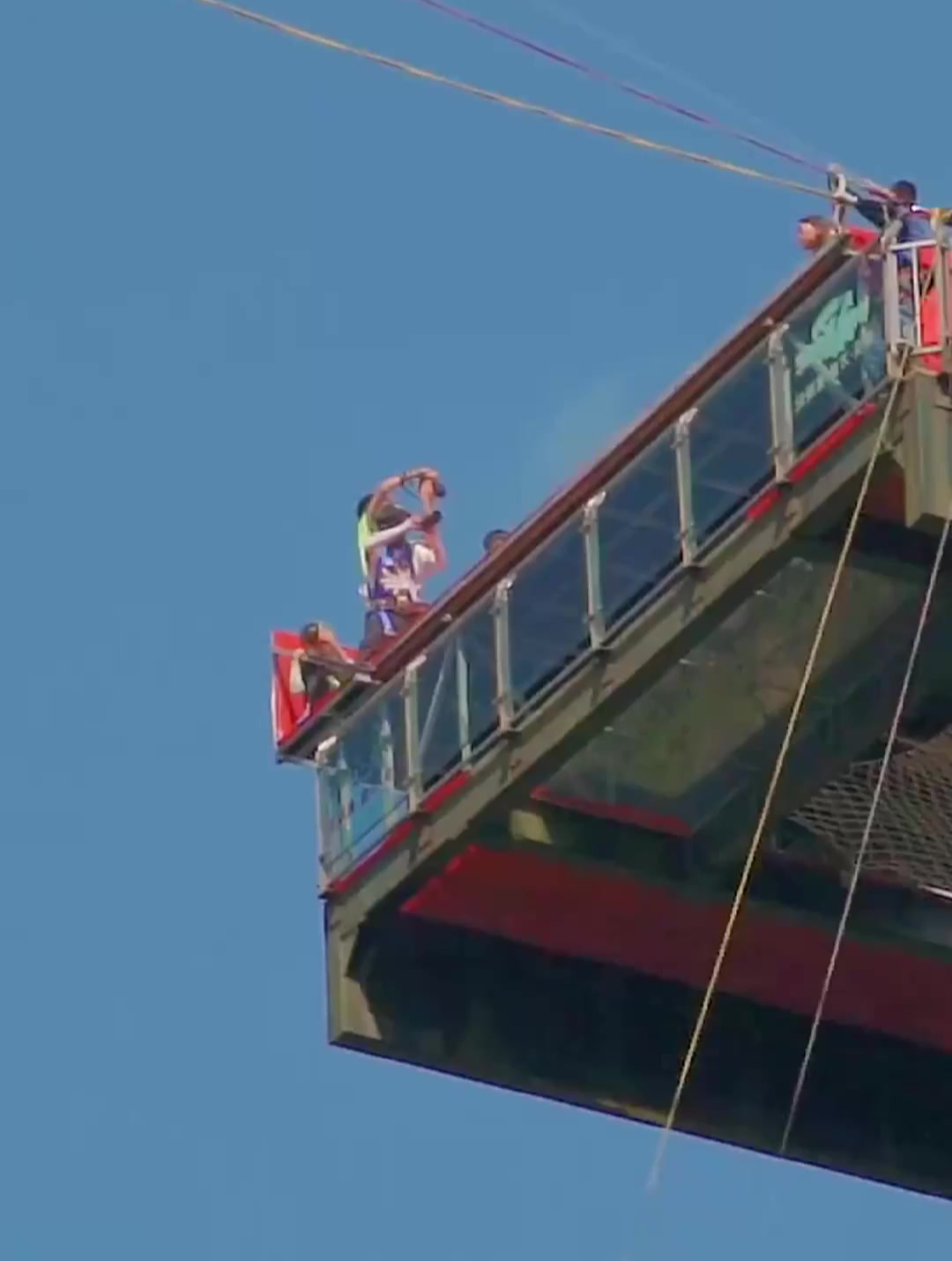 奥陶纪一天蹦极跳下去的那一刻排队看得我瑟瑟发抖