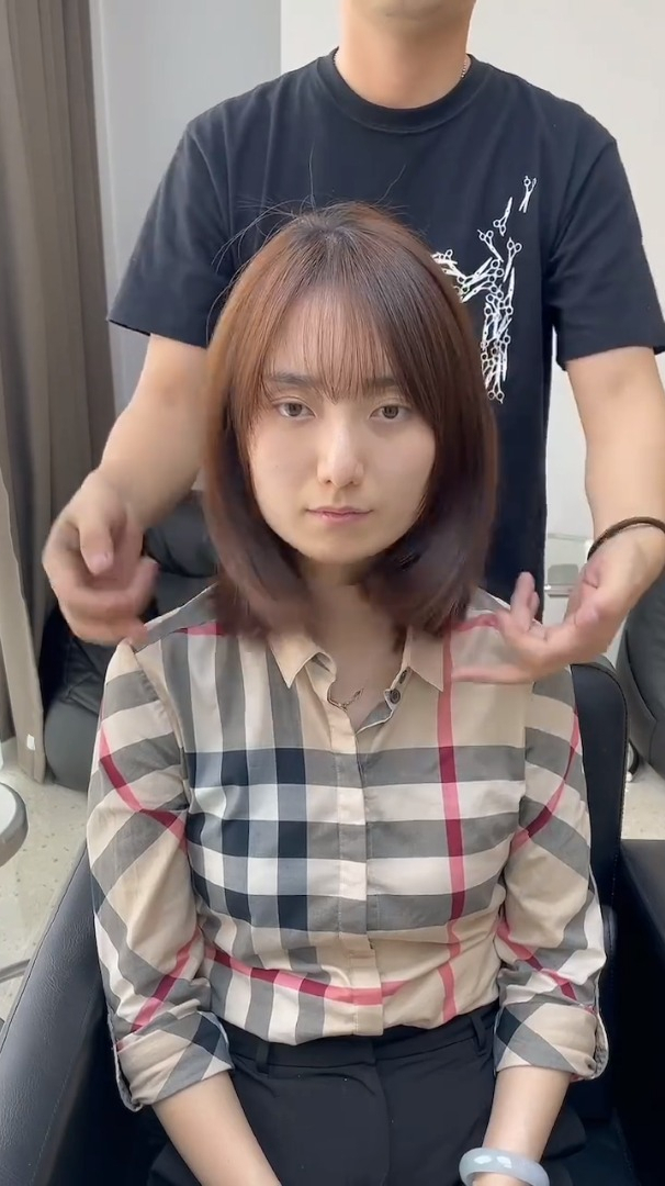 方脸额头宽适合什么样的发型