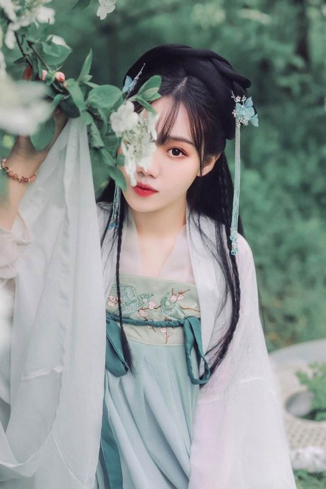 《快穿之女配十八式》为了活下去,只能尽量满足女配的心愿了