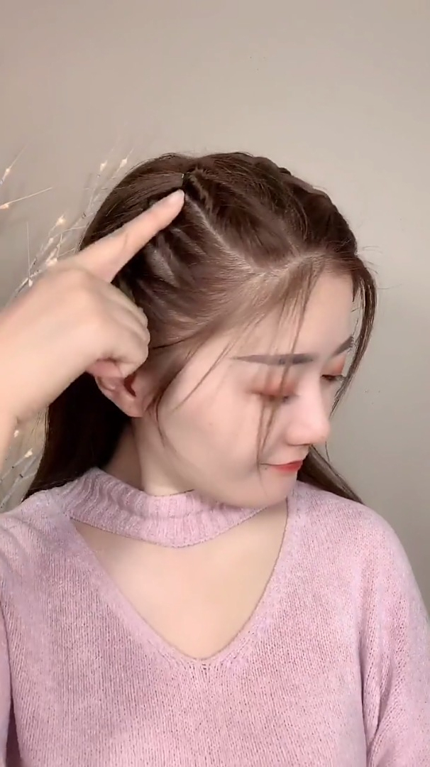 披肩发这样扎,个性又好看