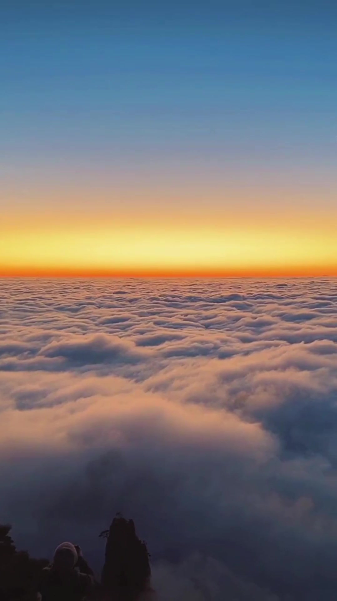 风景治愈:一道赤霞映浮云,几分朦胧几分清烟雾缭绕