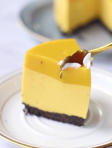 芒果酸奶芝士蛋糕~口感细腻丝滑,在家可以自己做哦