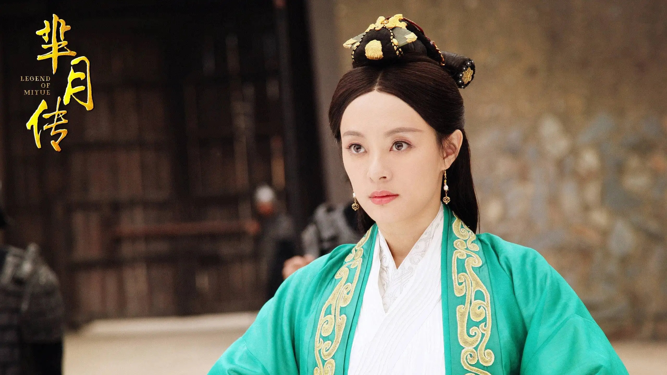 孙俪林中上演写真大片,露背装绽放女人味,邓超的艳福不浅!