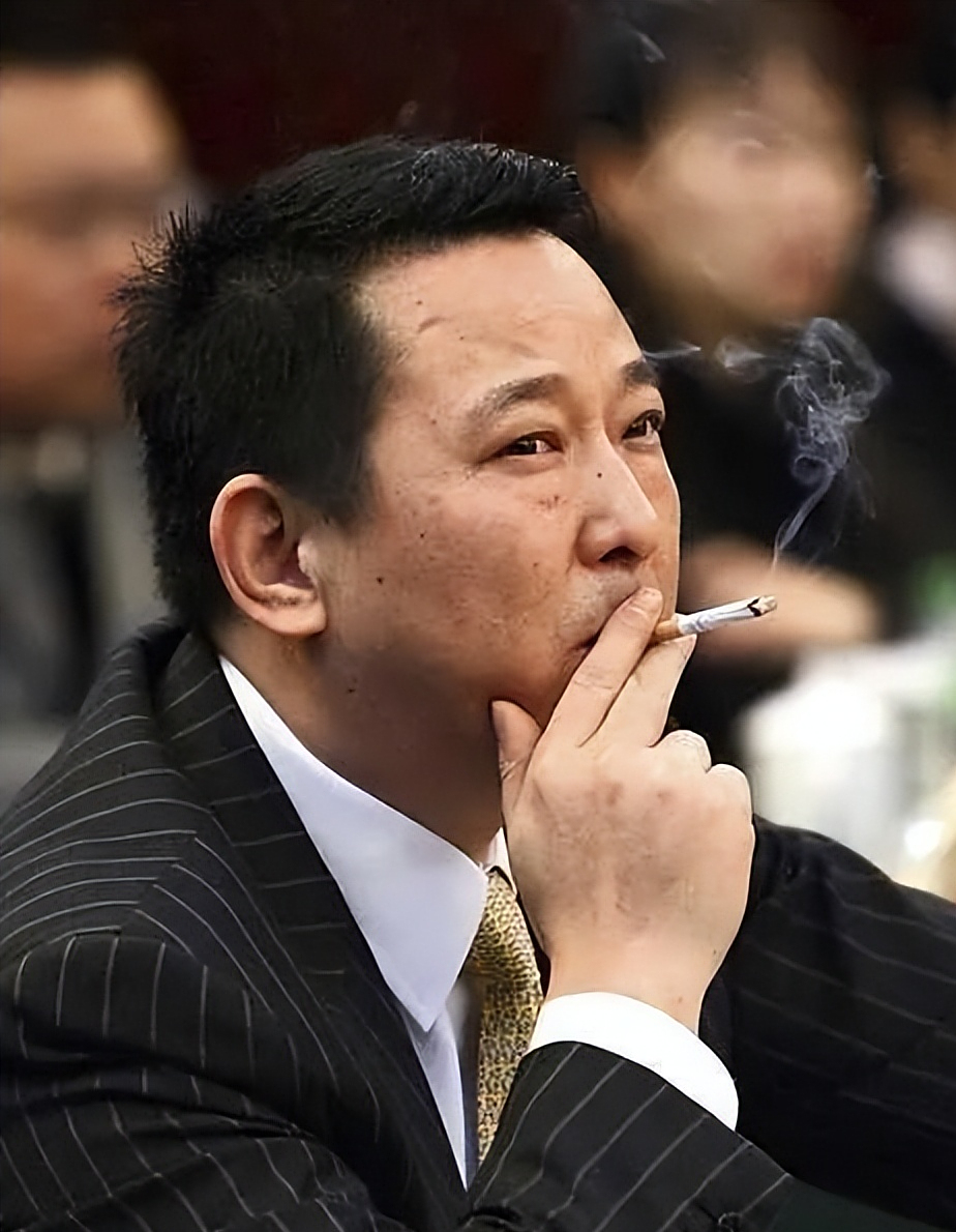 周滨:靠正国级父亲疯狂敛财,刘汉背后的保护伞,却只判了18年