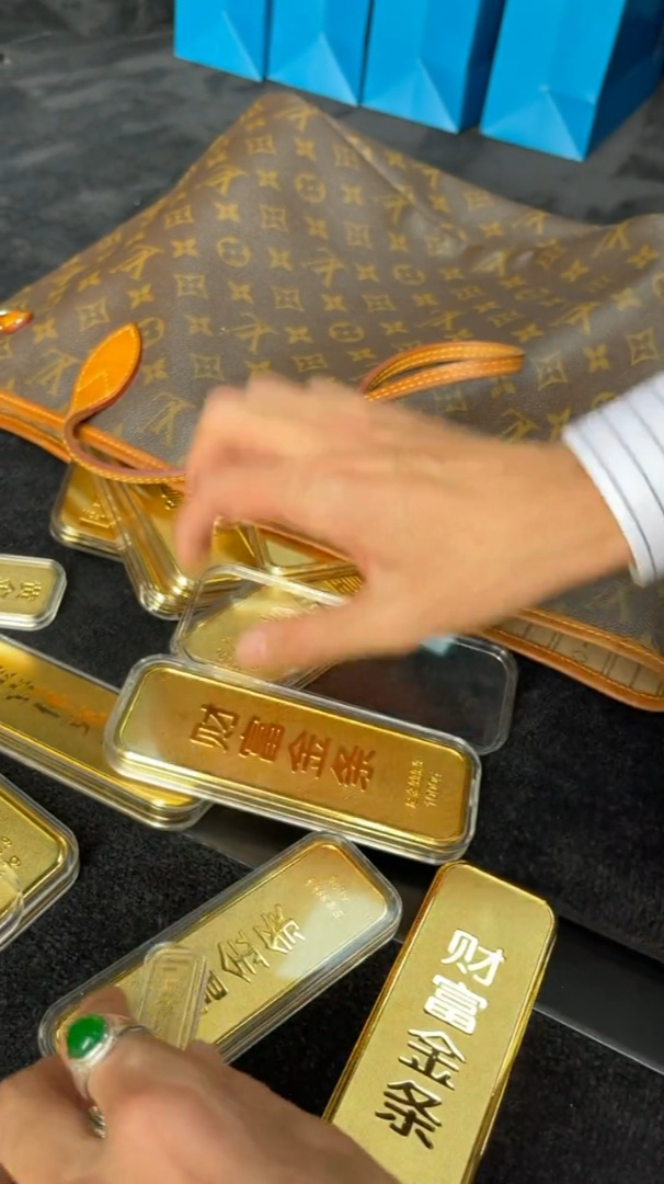 100斤黄金到底有多少?今天带你们开个眼界-度小视