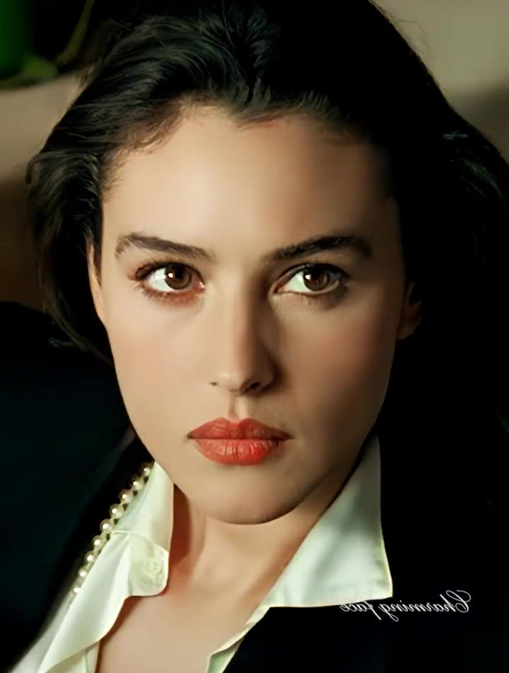 莫妮卡.贝鲁奇,美貌惊艳地球的绝世尤物,每一帧都是完美女神