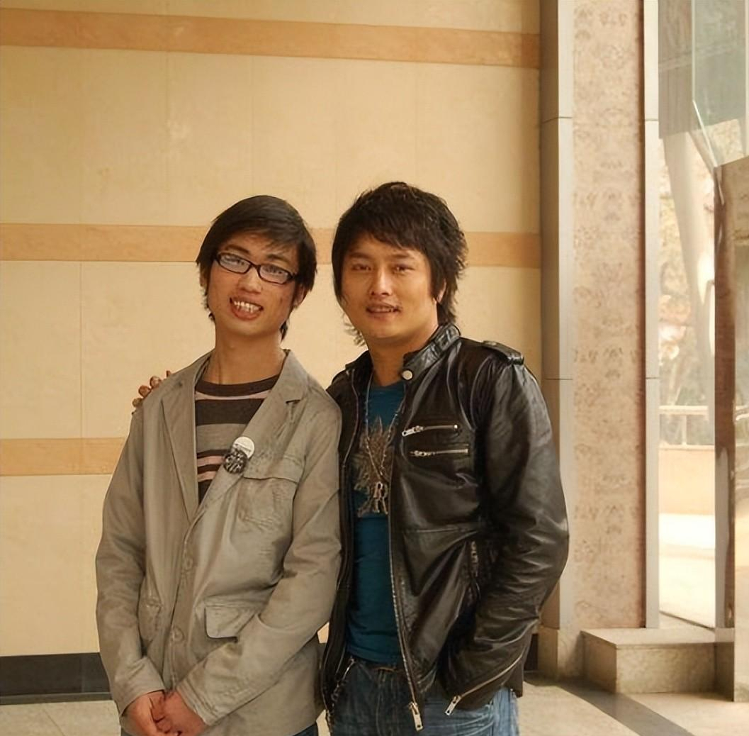 著名歌手云飞:成名后与高月离婚,娶小七岁娇妻,高月究竟差在哪