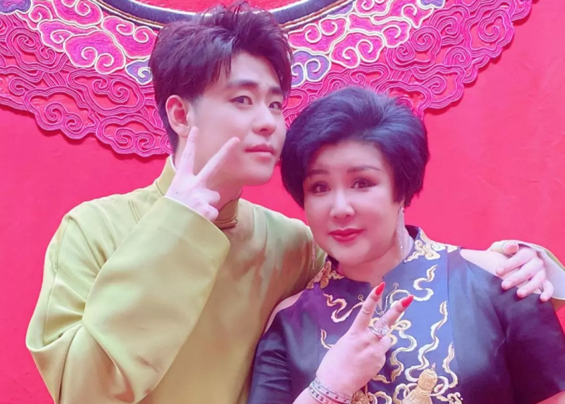 郭德纲妻子生日,德云社演员齐表忠心,表弟张云雷却没有发声