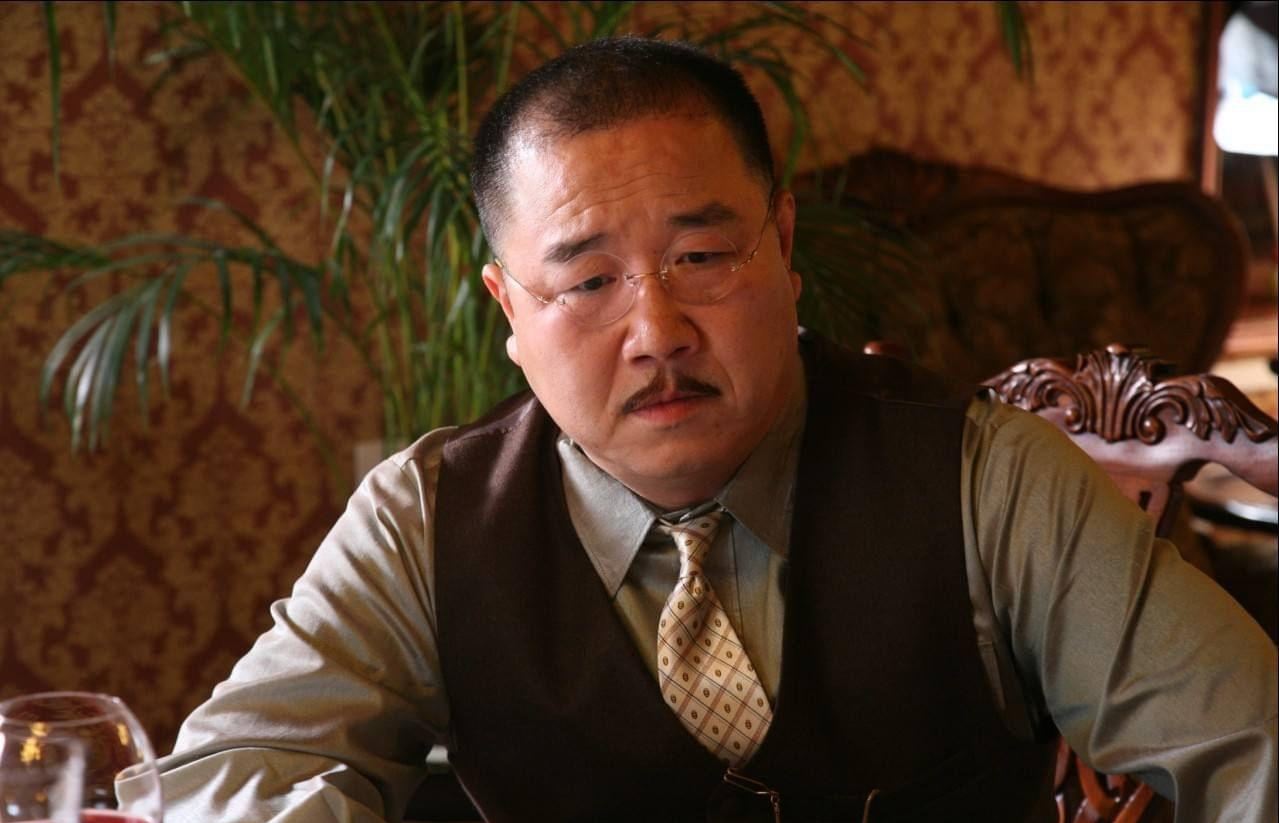 英若诚去世,孙子巴图想去葬礼,却被英达拒绝:不知道他姓不姓英