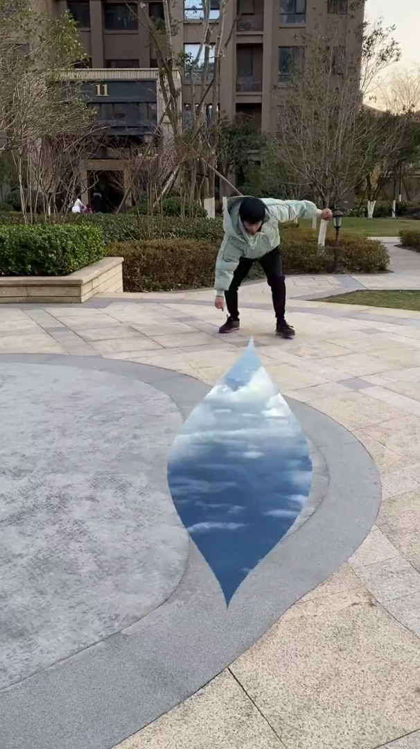 尴尬的时候,就想划个地缝钻进去