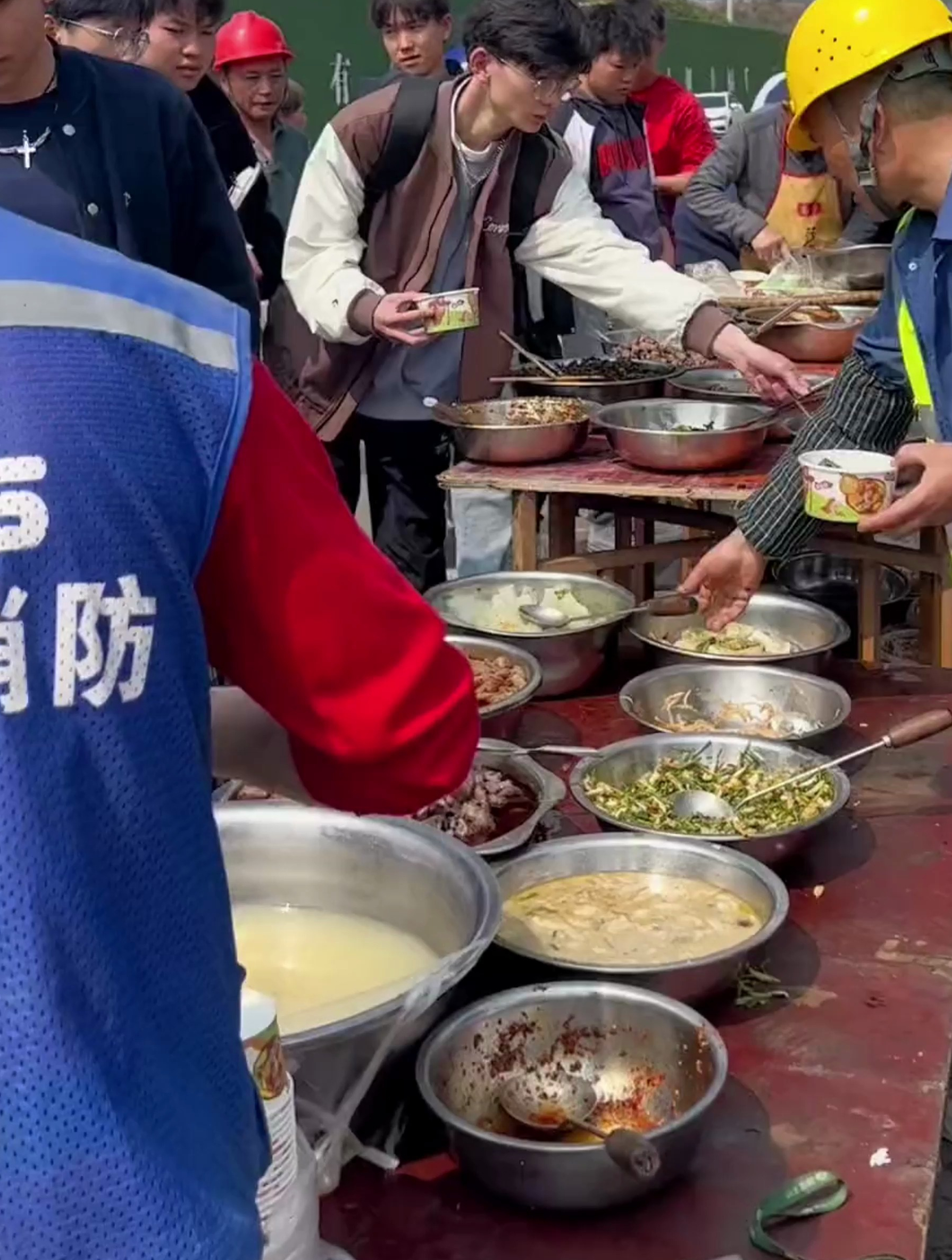 工地吃饭真实图片图片