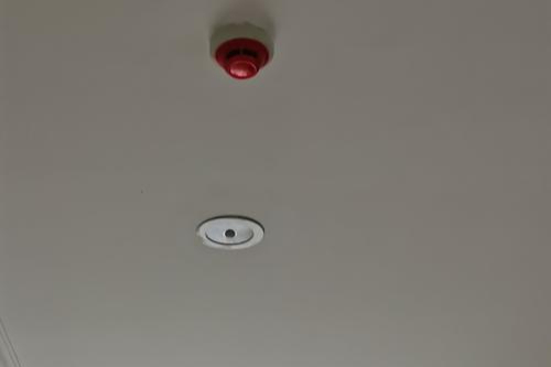 烟雾报警器会闪红灯吗?