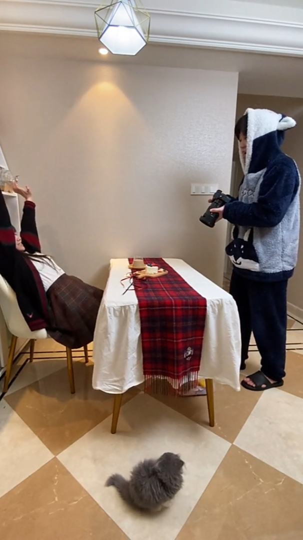 琼琼joan 普通人喝下午茶vs琼琼喝下午茶 每日鲜萃 小彩杯