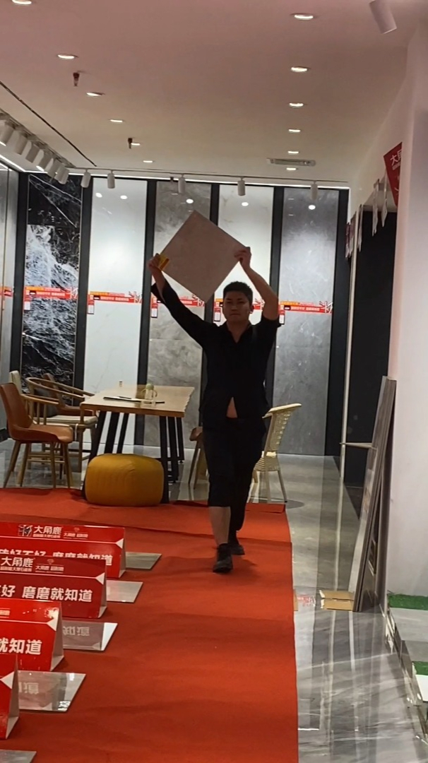 我的工作是卖瓷砖搞装修,老板非要我干这个.大家怎么看?