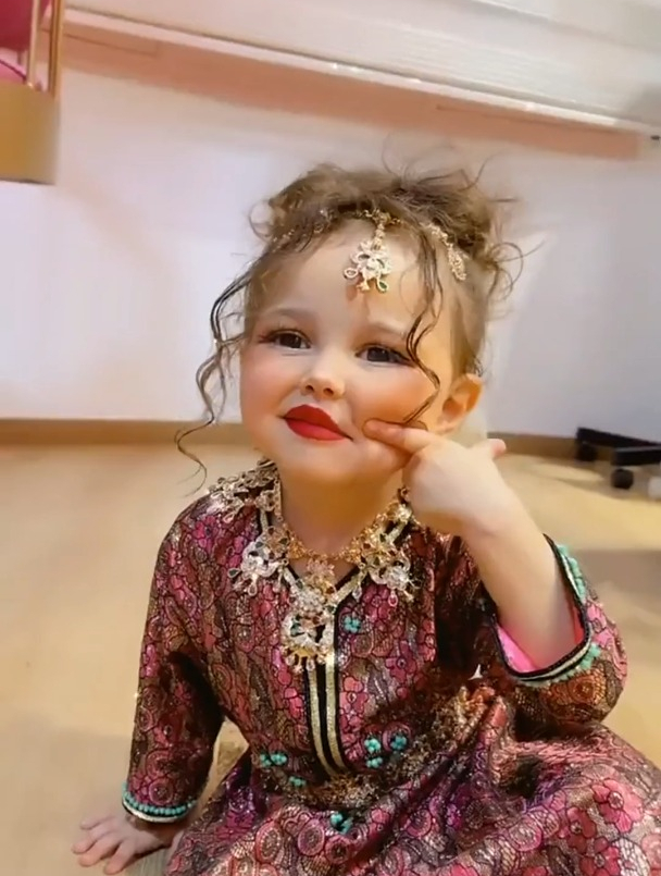 迪拜皇家贵族小公主,含着金钥匙出生,出生即巅峰