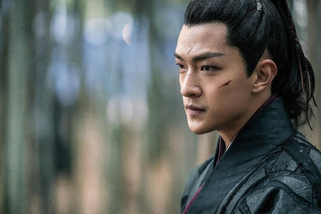 初入大学的屈楚萧,一门心思都放在了学习上,因为他心中的明星梦种子