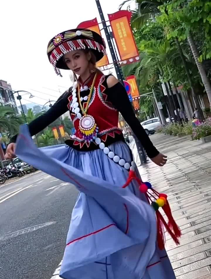 身为傈僳姑娘,你有一套属于自己的傈僳服装吗-度小视