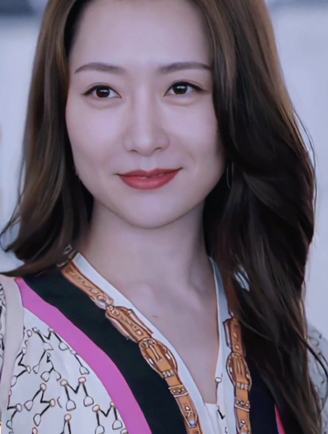 白冰,高贵冷艳的靓丽美女,性感身姿展现独特的迷人魅力