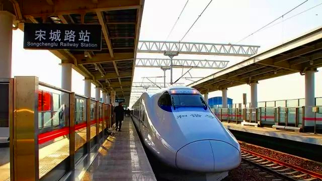 河南开封宋城路火车站途经公交车线路乘坐点及其运行时间